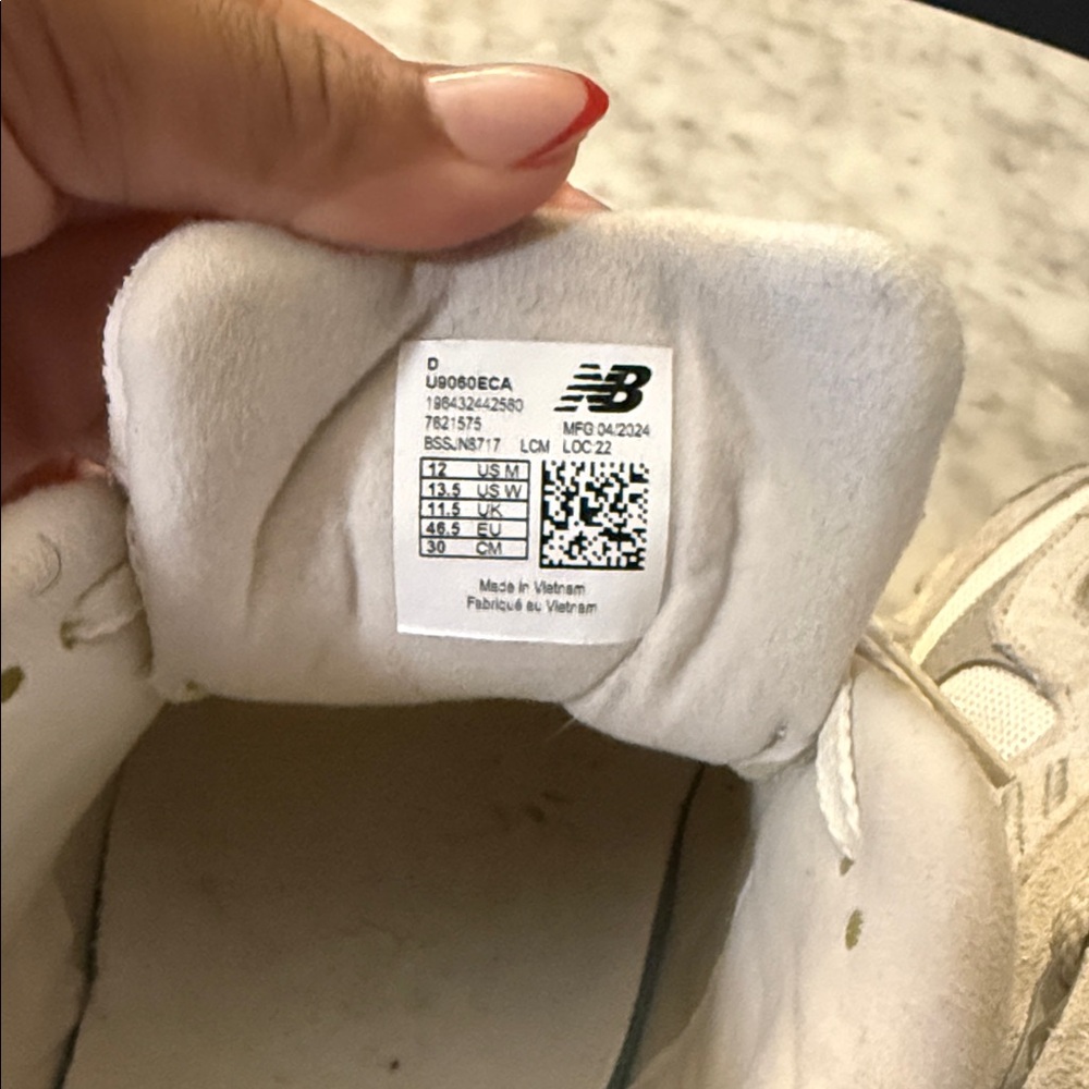 New Balance 9060 - Picture 6 of 8